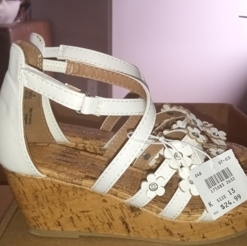 Girls shoes